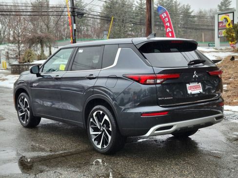 New 2025 Mitsubishi Outlander SE image 3