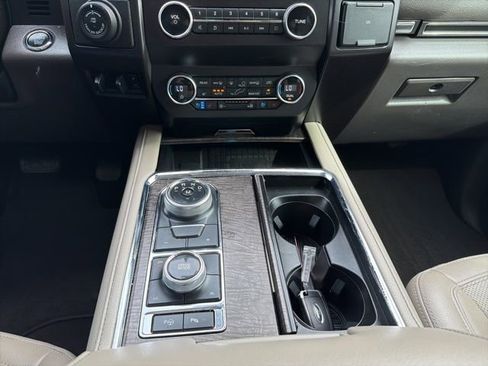 Used 2021 Ford Expedition Max Limited AWD/4WD image 19