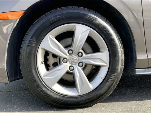 Used 2018 Honda Odyssey EX image 8