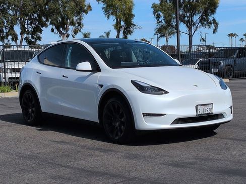 Used 2023 Tesla Model Y Long Range image 3
