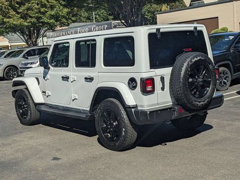 Used 2021 Jeep Wrangler Unlimited Sahara AWD/4WD image 4