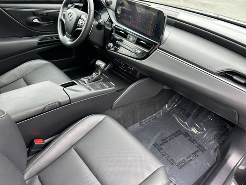 Used 2022 Lexus ES 300h w/ Premium Package FWD image 17