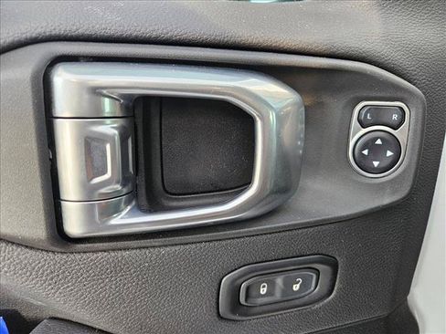 Used 2023 Jeep Gladiator Overland AWD/4WD image 25