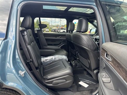 New 2026 Jeep Grand Cherokee L Limited w/ Limited Altitude Package AWD/4WD image 29
