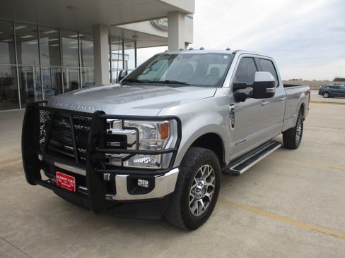 Used 2022 Ford F350 Lariat w/ Lariat Ultimate Package image 2