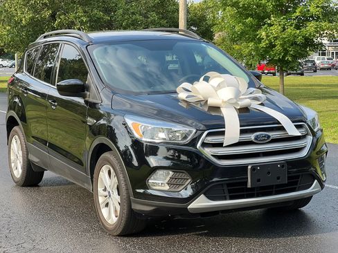 Used 2018 Ford Escape SE FWD image 3