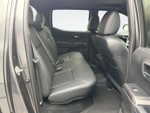 Used 2019 Toyota Tacoma TRD Sport AWD/4WD image 21