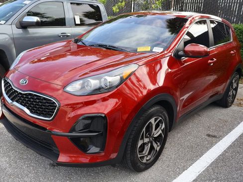 Used 2022 Kia Sportage LX image 2