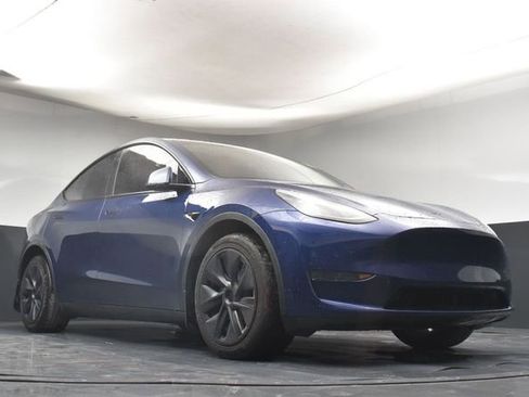 Used 2021 Tesla Model Y Long Range image 23