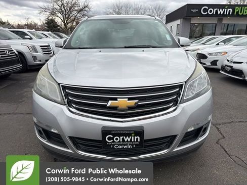 Used 2014 Chevrolet Traverse LT image 2