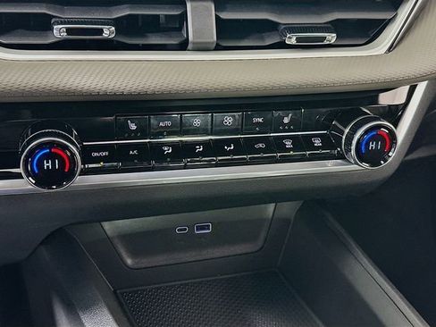 New 2026 Chevrolet Equinox LT w/ Convenience Package II image 16