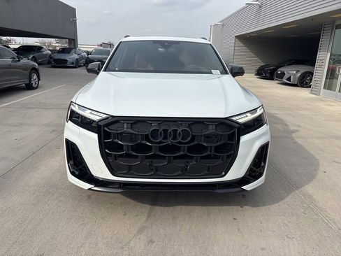 Used 2025 Audi SQ7 Prestige w/ Prestige Package image 2
