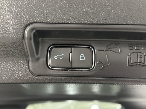 Used 2022 Ford Explorer XLT w/ Equipment Group 202A image 13