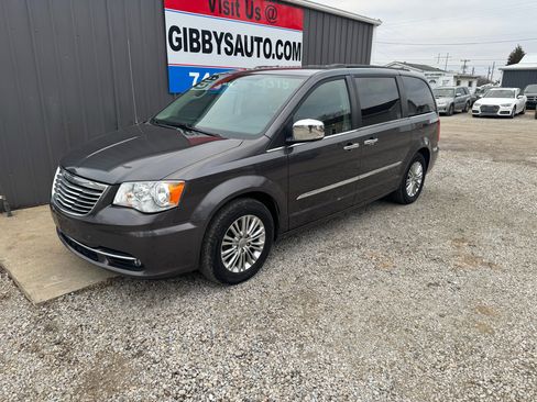 Used 2015 Chrysler Town & Country Touring-L w/ Driver Convenience Group image 1
