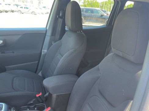 Used 2021 Jeep Renegade Latitude AWD/4WD image 7