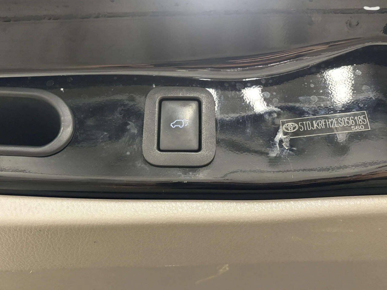 Used 2014 Toyota Highlander XLE AWD/4WD image 17