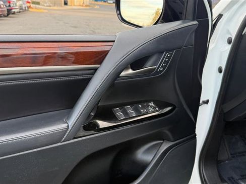 Used 2017 Lexus LX 570 4WD image 35