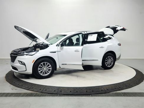 Used 2024 Buick Enclave Premium image 11