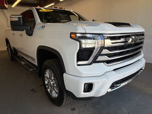 Used 2024 Chevrolet Silverado 3500 High Country w/ Technology Package AWD/4WD image 4