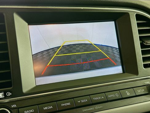 Used 2017 Hyundai Elantra Limited image 22