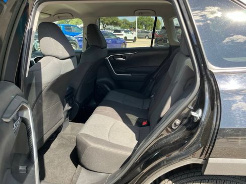 Used 2025 Toyota RAV4 XLE AWD/4WD image 8
