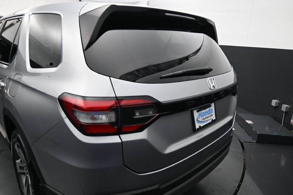 Used 2025 Honda Pilot EX-L image 16