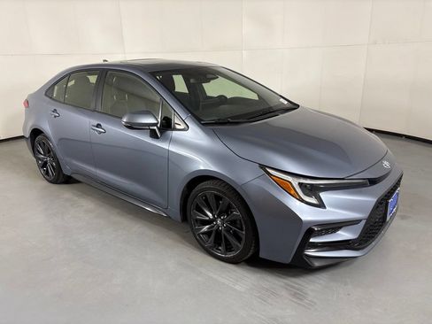 Used 2024 Toyota Corolla SE w/ SE Premium Package FWD image 2