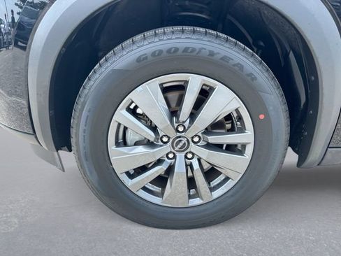 Used 2025 Nissan Pathfinder SV FWD image 10