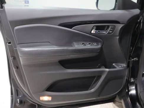 Used 2017 Honda Pilot Touring image 13
