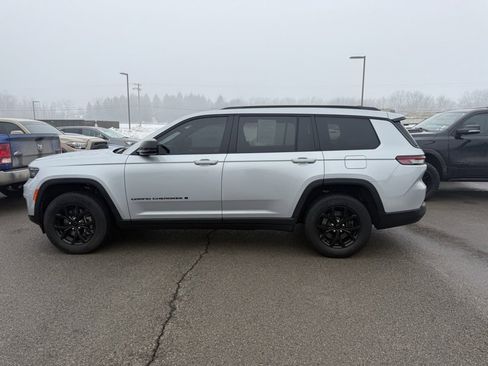 Used 2024 Jeep Grand Cherokee L Altitude image 8