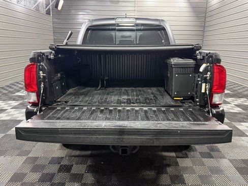 Used 2017 Toyota Tacoma TRD Sport image 10