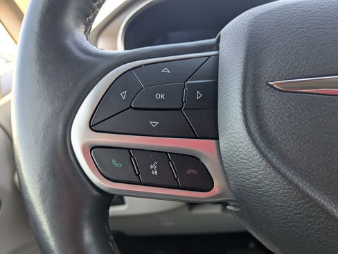 Used 2018 Chrysler Pacifica Touring-L Plus image 19