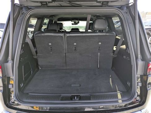 Used 2022 Jeep Wagoneer Series II RWD image 12