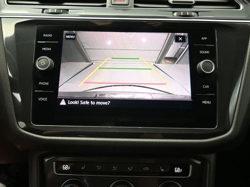 Used 2020 Volkswagen Tiguan SE w/ Panoramic Sunroof Package FWD image 4