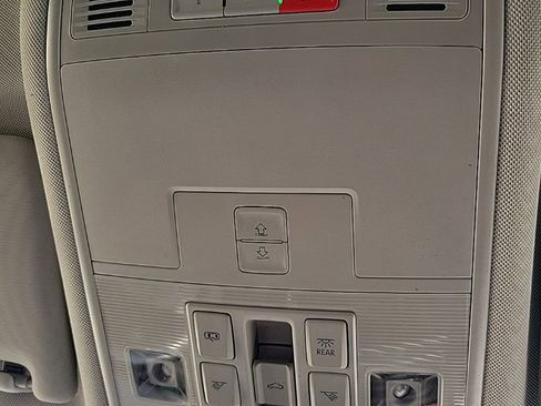 Used 2020 Volkswagen Tiguan SE w/ Panoramic Sunroof Package image 12