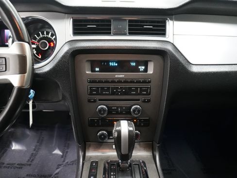 Used 2013 Ford Mustang Premium image 17