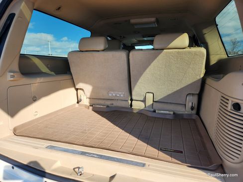 Used 2011 Cadillac Escalade ESV Premium image 29