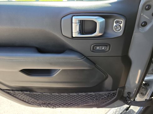 Used 2023 Jeep Wrangler Unlimited Sahara image 26