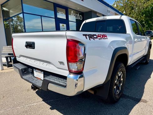 Used 2017 Toyota Tacoma TRD Off-Road w/ Tow Package AWD/4WD image 9