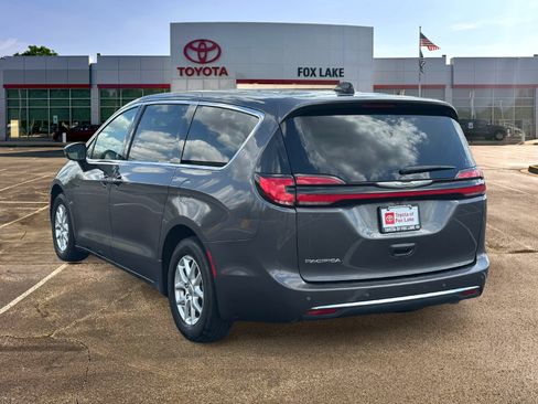 Used 2023 Chrysler Pacifica Touring-L FWD image 5