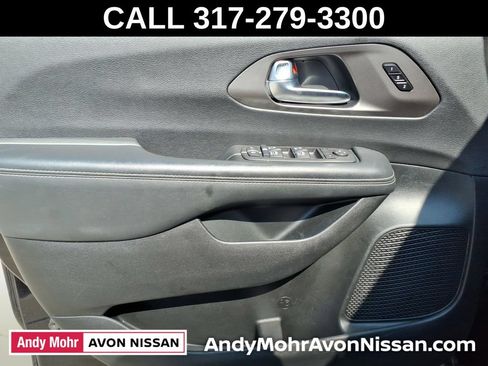 Used 2025 Chrysler Pacifica Select FWD image 13