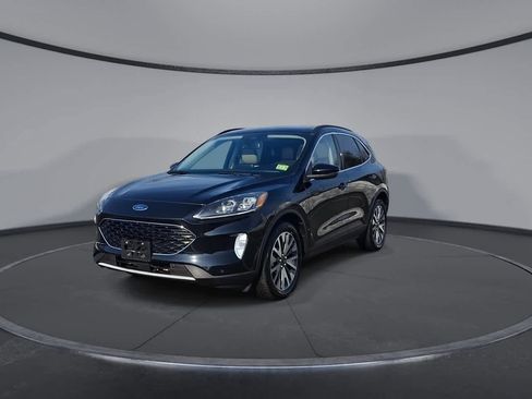 Certified 2020 Ford Escape Titanium w/ Titanium Premium Package 2.0 image 3