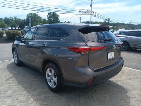 Used 2020 Toyota Highlander LE AWD/4WD image 4