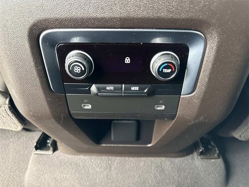 Used 2021 Chevrolet Suburban LT image 26