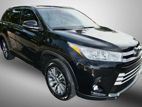 Used 2017 Toyota Highlander XLE w/ Protection Package #3 image 9