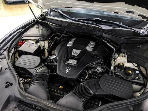 Used 2018 Maserati Levante GranSport AWD/4WD image 46