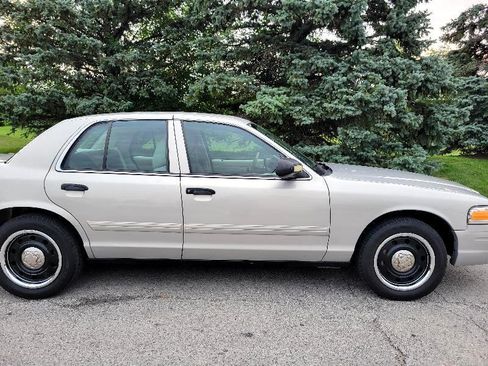 Used 2011 Ford Crown Victoria Police Interceptor w/ Comfort & Convenience Group image 5