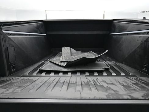 Used 2024 Tesla Cybertruck AWD Crew Cab image 21