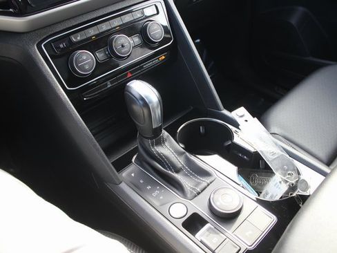 Used 2022 Volkswagen Atlas Cross Sport SEL image 11