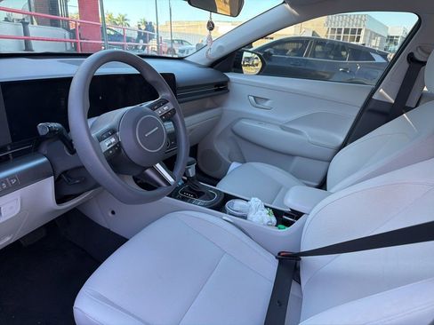Used 2024 Hyundai Kona SE image 9